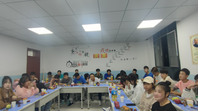 师生共庆中秋佳节