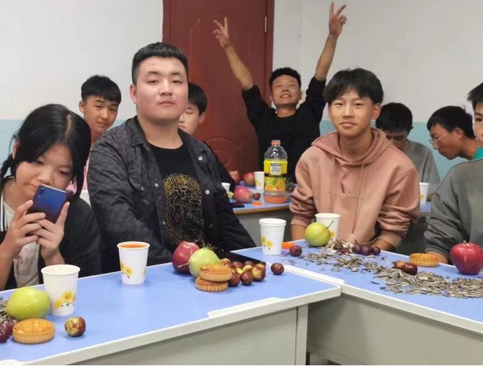 师生共庆中秋佳节