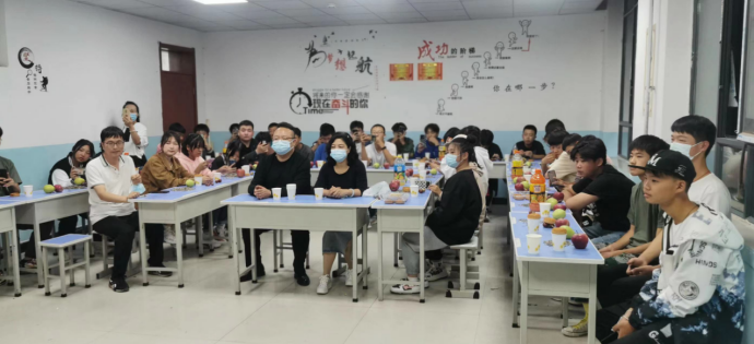 师生共庆中秋佳节