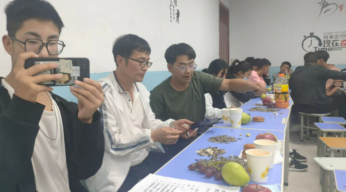 师生共庆中秋佳节